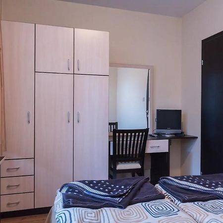 Charming, Fully-Furnished, 2-Bedroom Apartment Банско Экстерьер фото